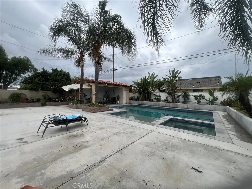 4257 Stewart Avenue