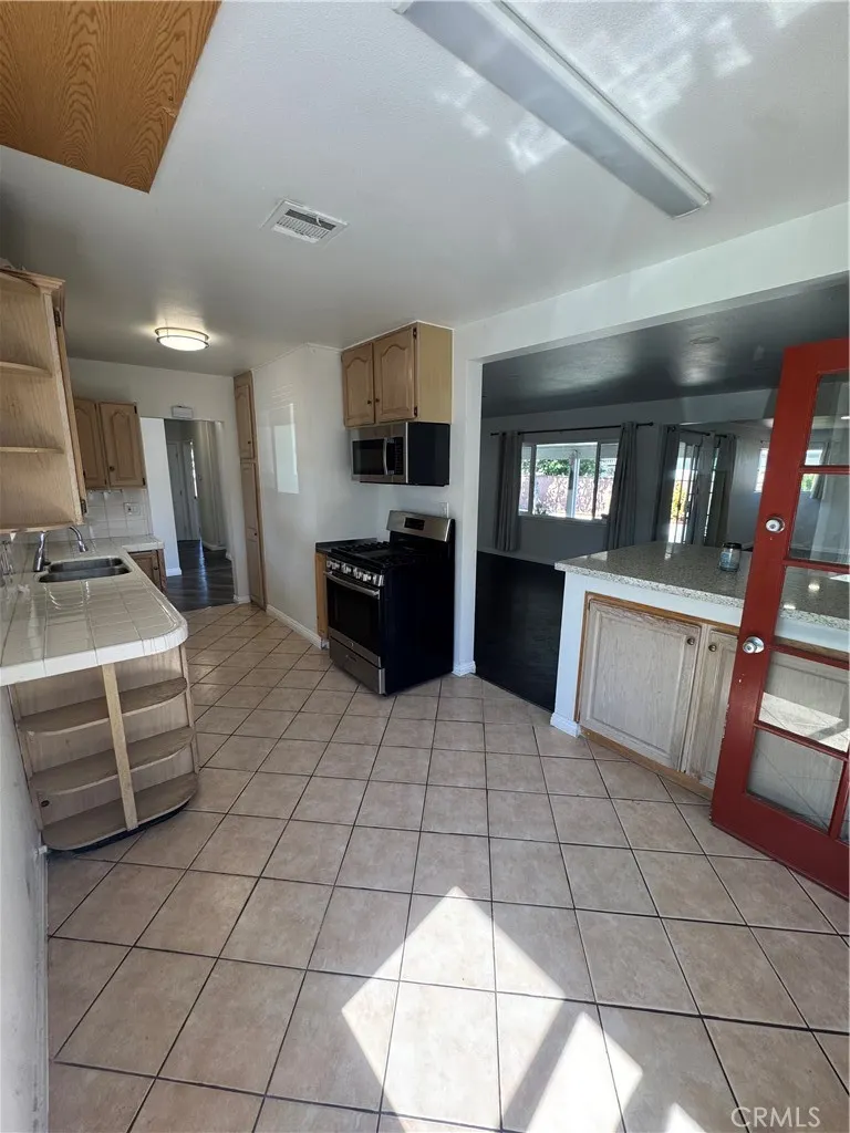 1831 W Flower Ave