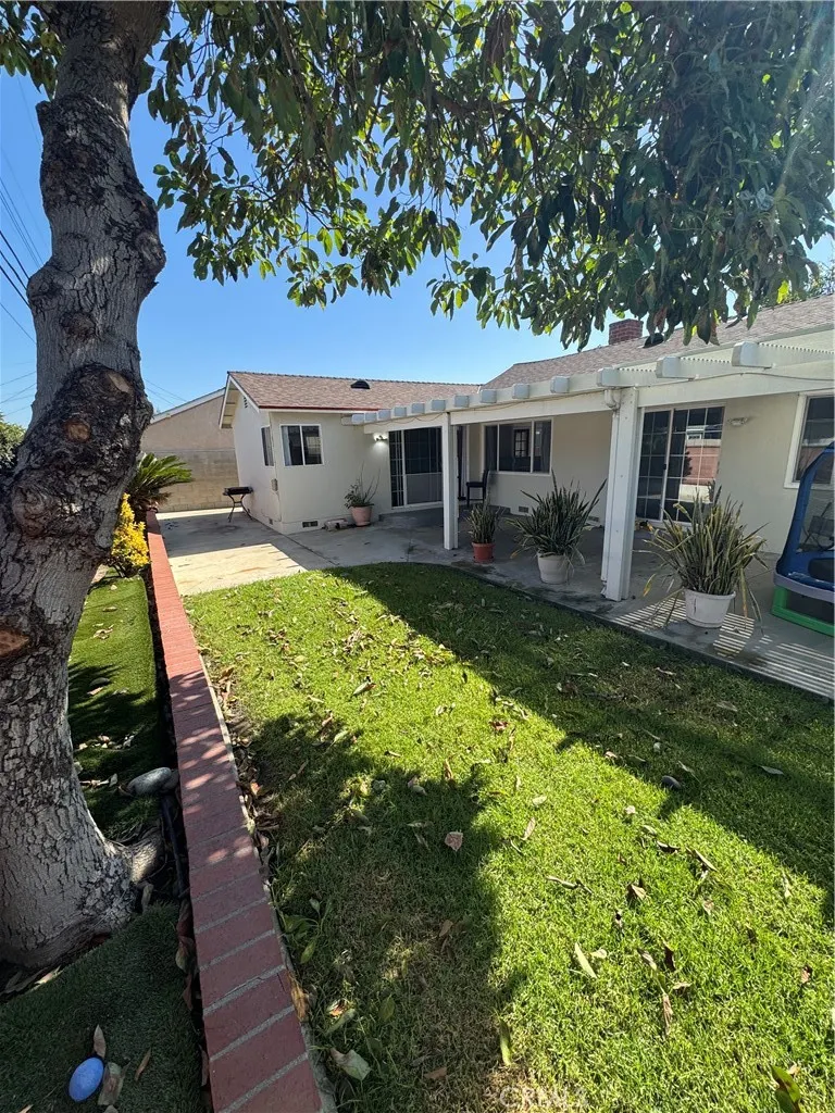1831 W Flower Ave
