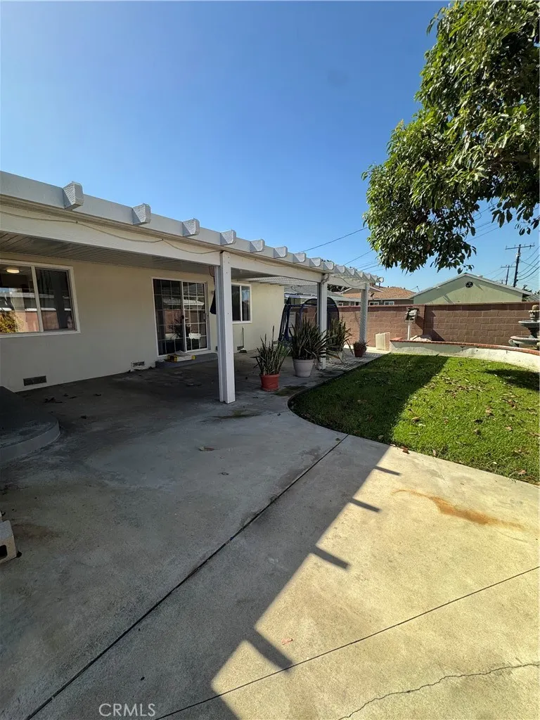 1831 W Flower Ave