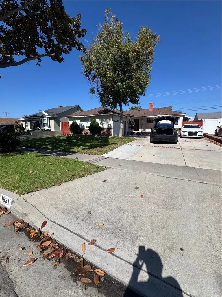 1831 W Flower Ave