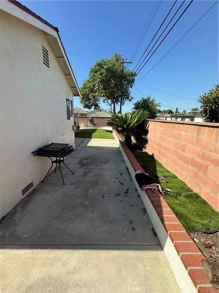 1831 W Flower Ave