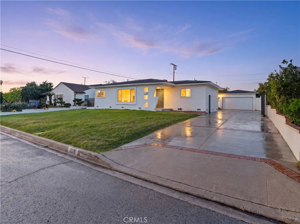 1125 E Louisa
