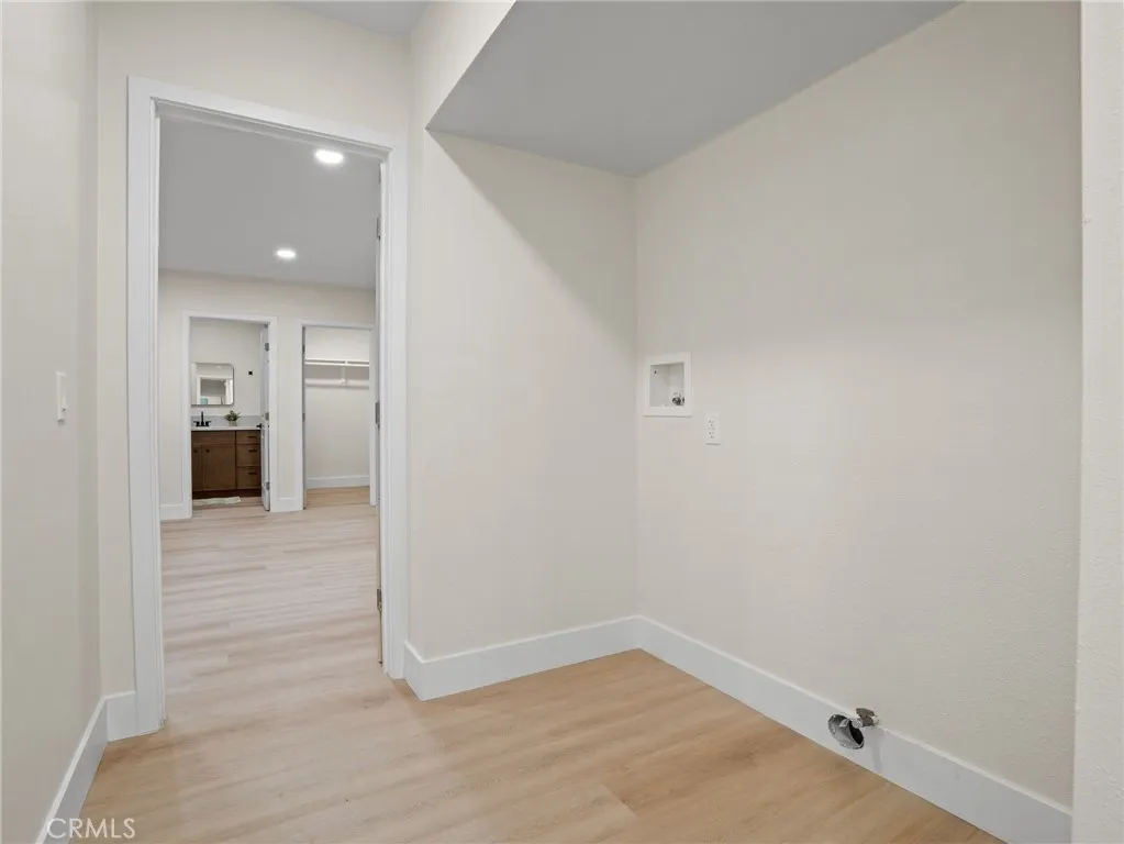 1125 E Louisa