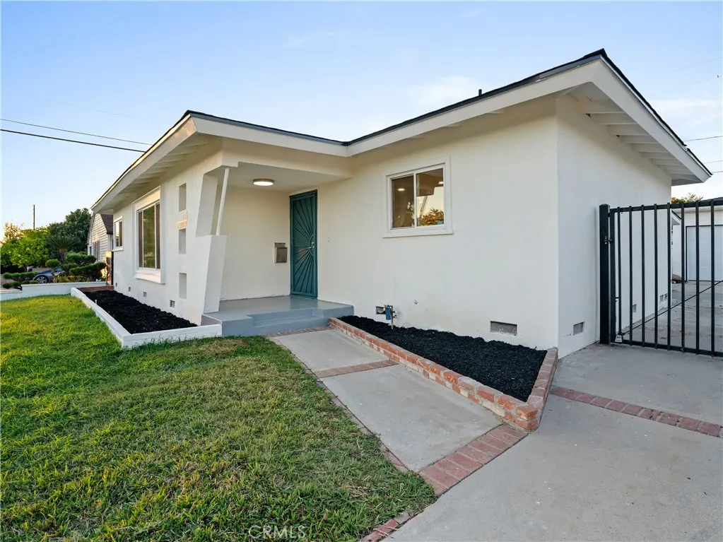 1125 E Louisa