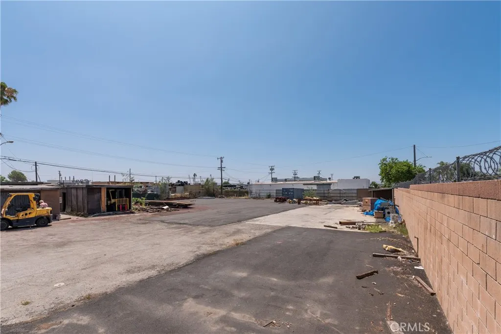 15204 Arrow Hwy