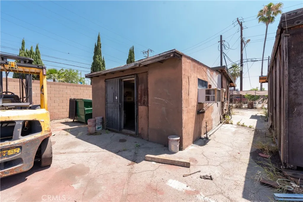 15204 Arrow Hwy
