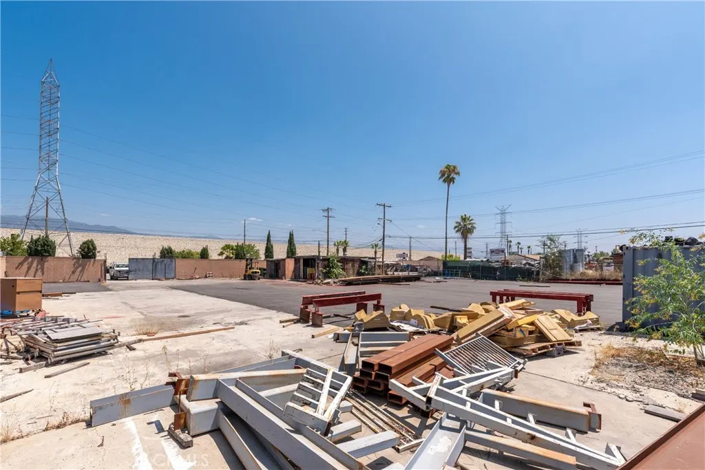 15204 Arrow Hwy