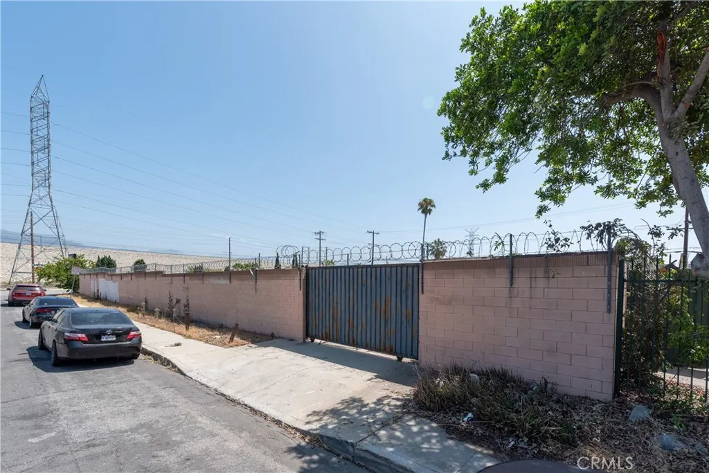 15204 Arrow Hwy