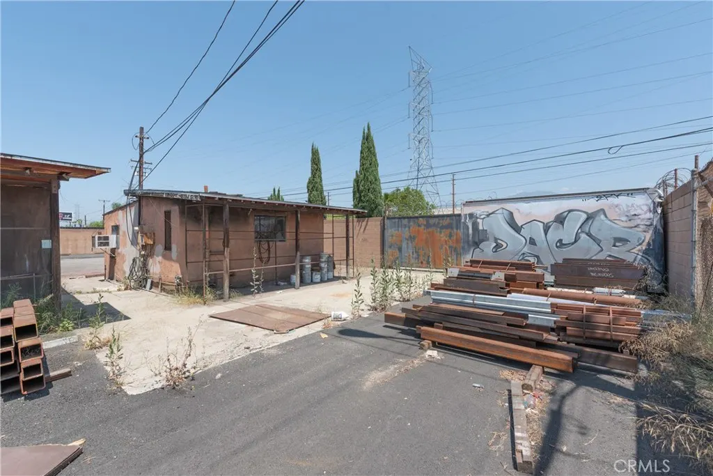 15204 Arrow Hwy