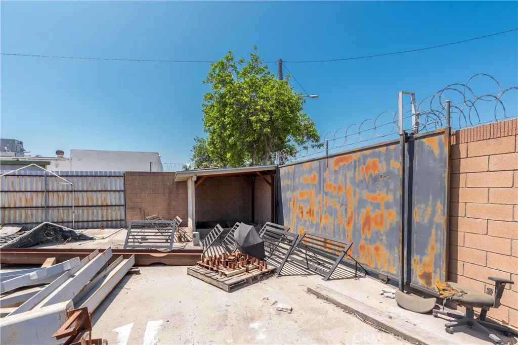 15204 Arrow Hwy