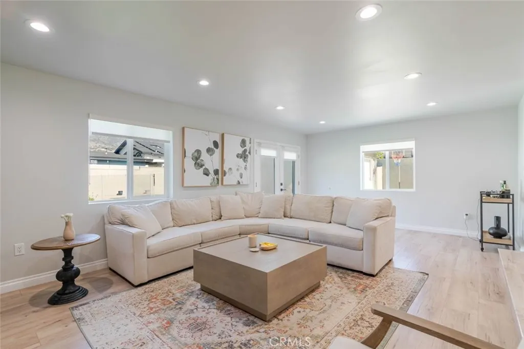447 W Bennett Avenue