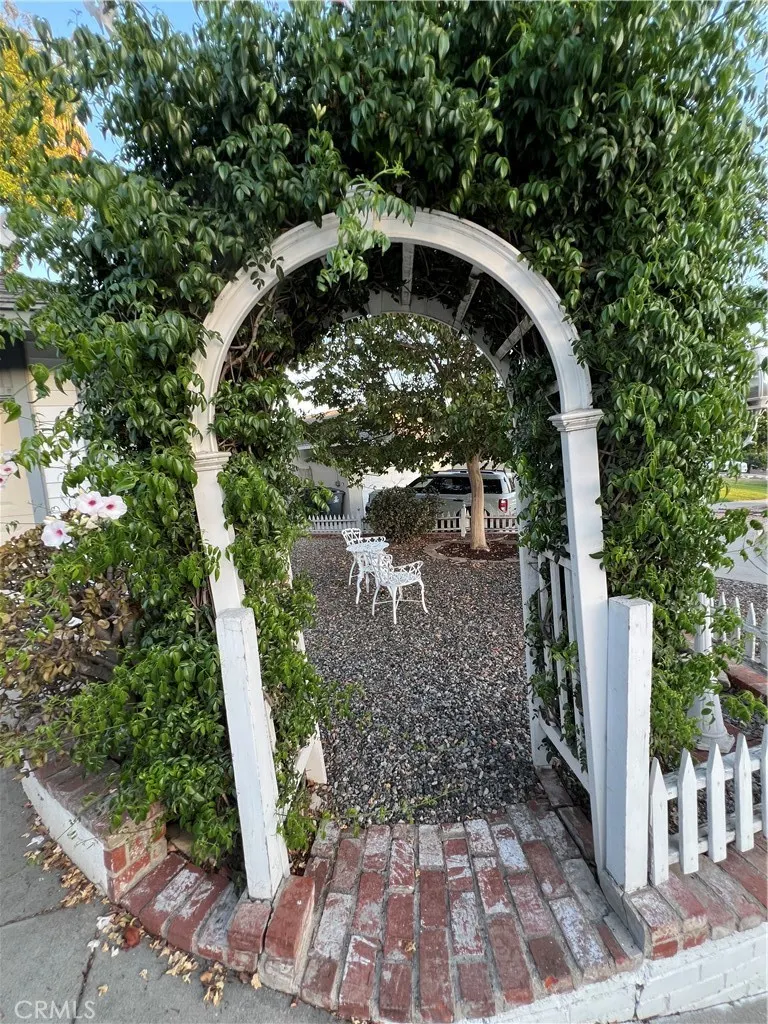 2484 Cambridge