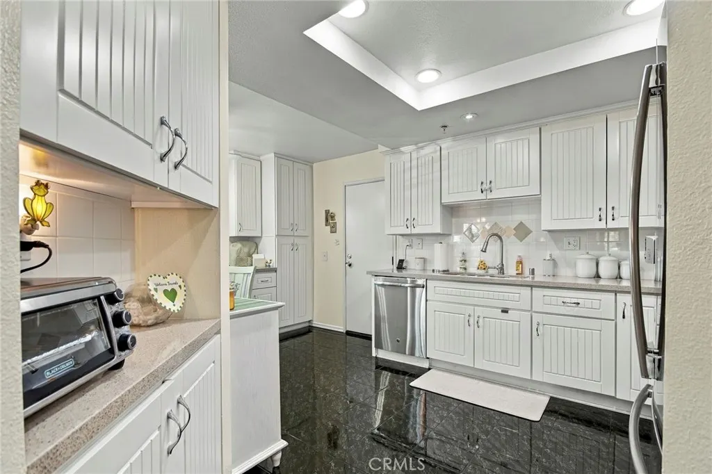 338 Monroe Ct