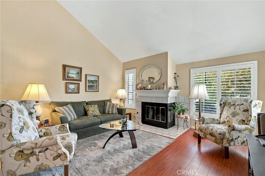 338 Monroe Ct