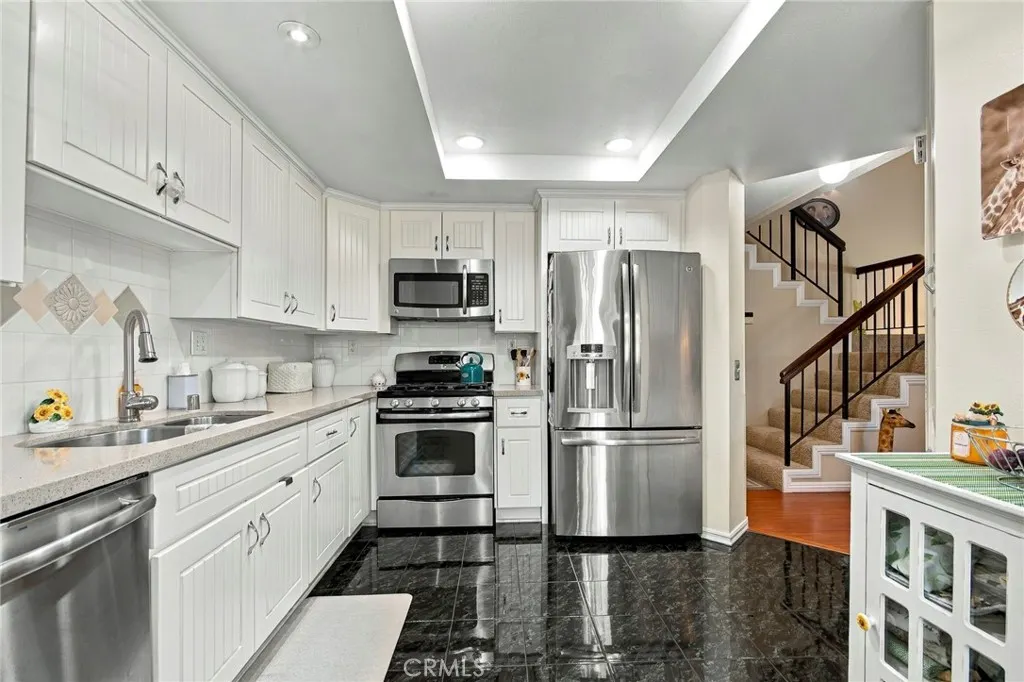 338 Monroe Ct