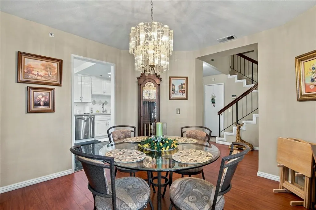 338 Monroe Ct