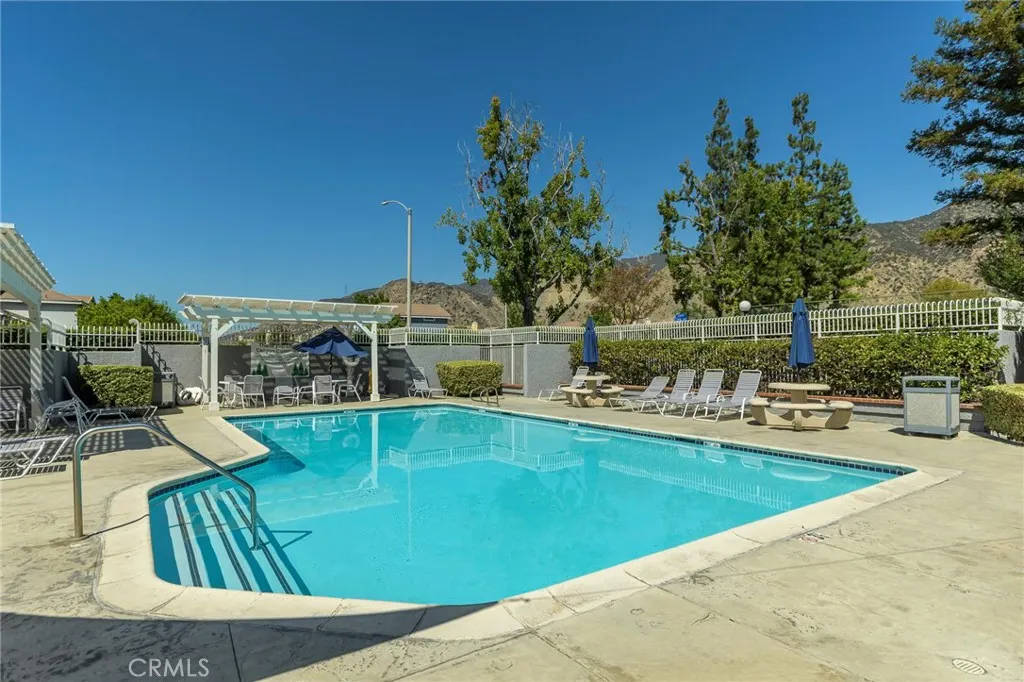 338 Monroe Ct