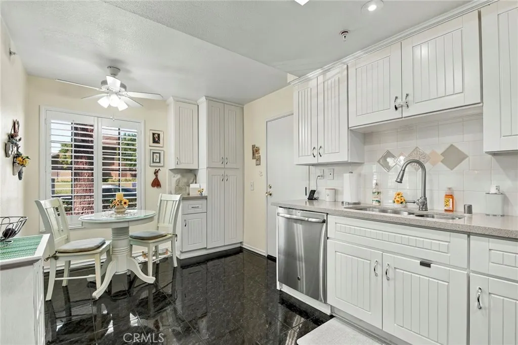 338 Monroe Ct