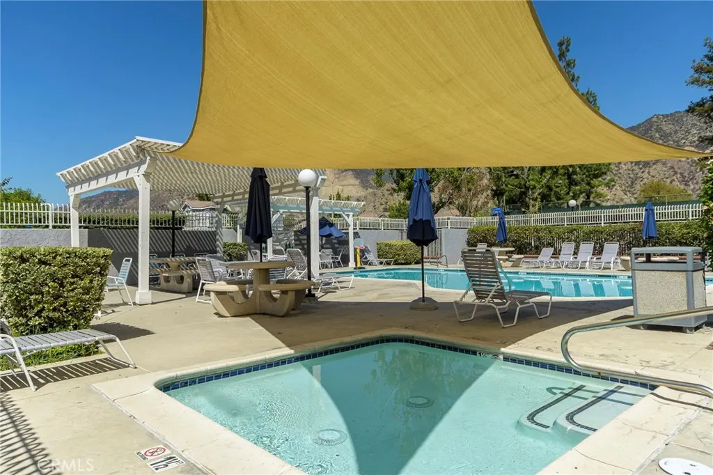 338 Monroe Ct