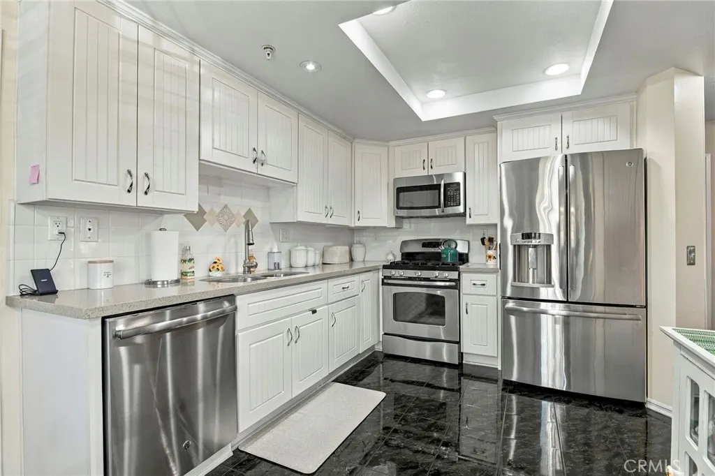 338 Monroe Ct