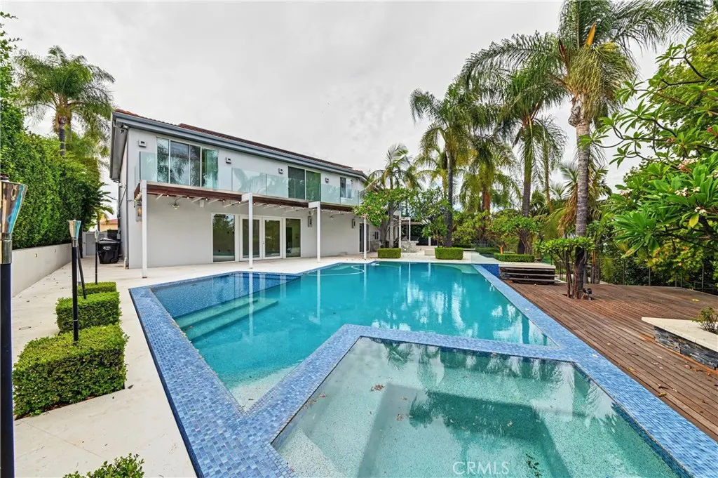 1072 Holiday Drive
