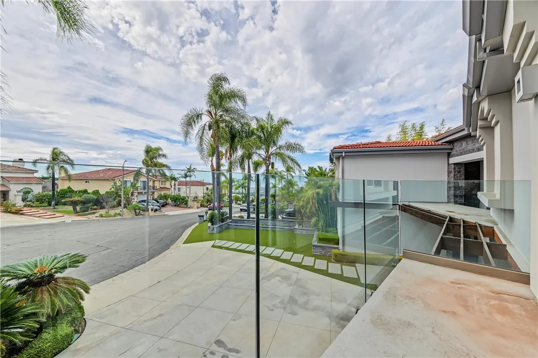 1072 Holiday Drive