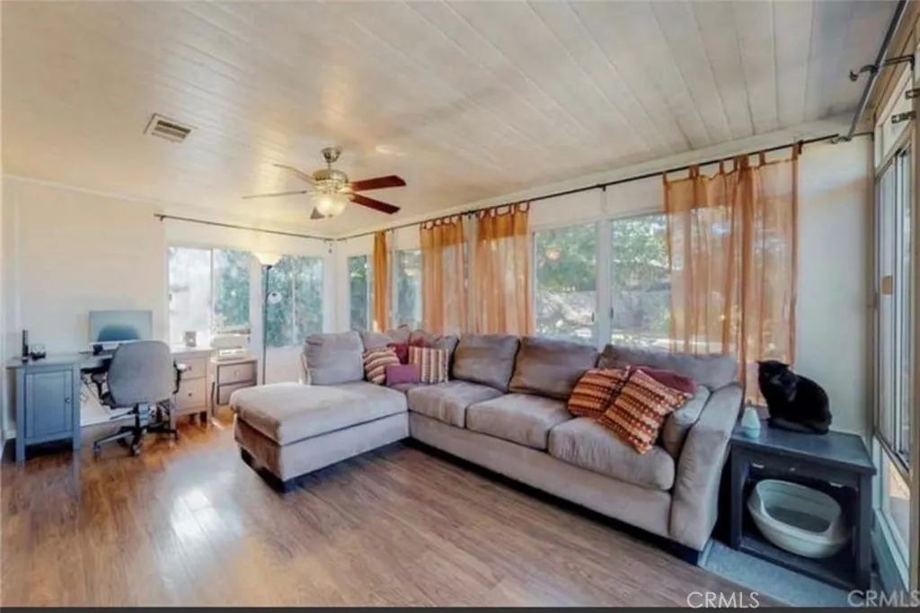 314 W Gladstone