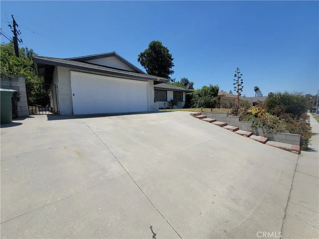 3030 E Valley View Avenue