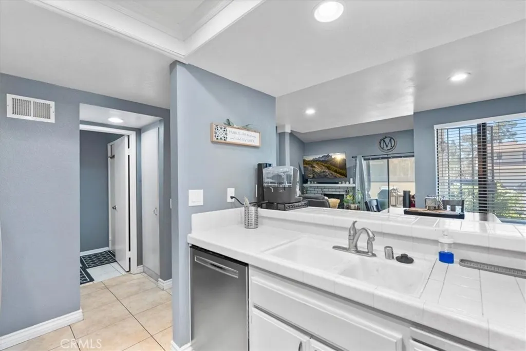 1031 S Palmetto Avenue, #N1