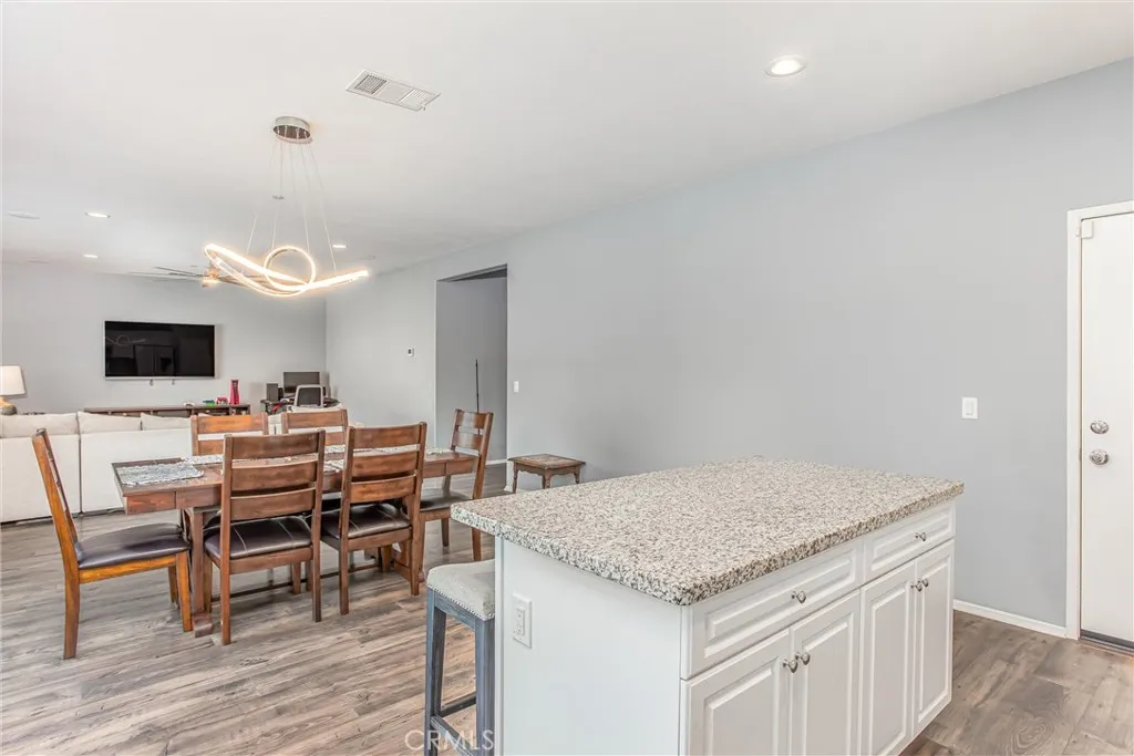 2461 E Colchester