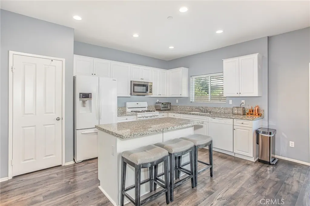 2461 E Colchester