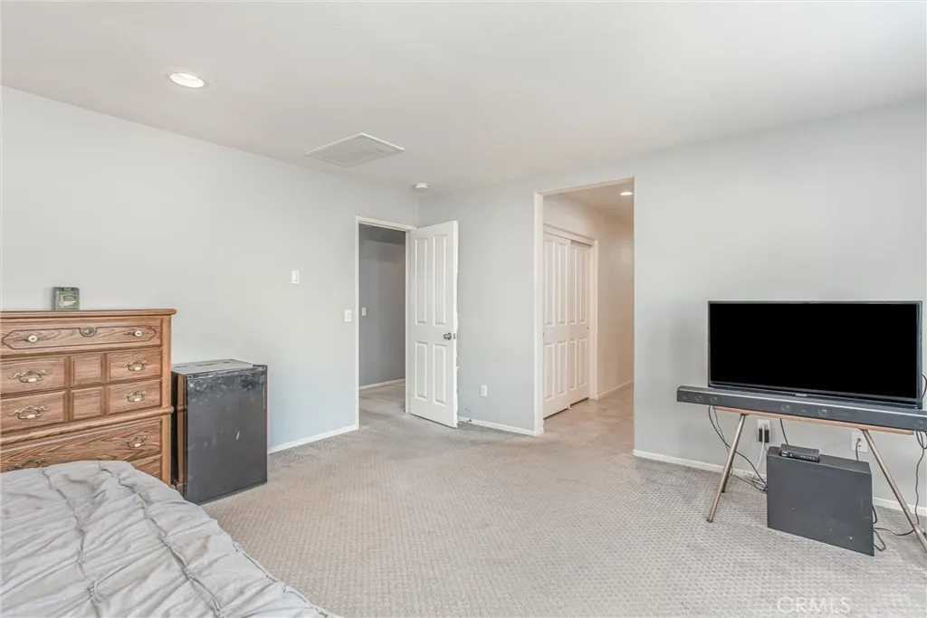 2461 E Colchester