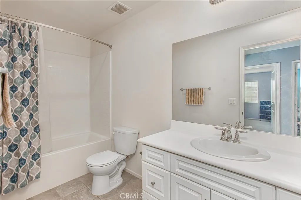 2461 E Colchester