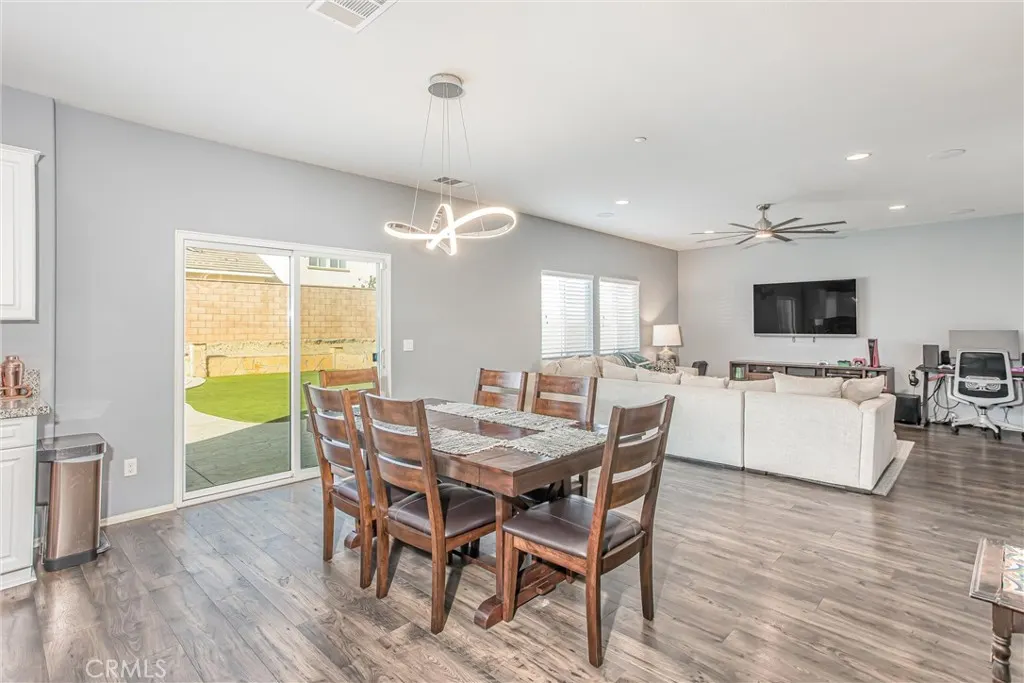 2461 E Colchester