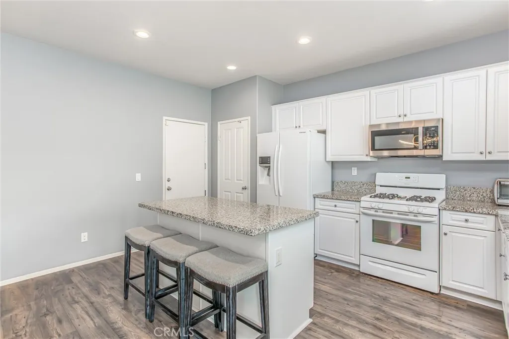 2461 E Colchester