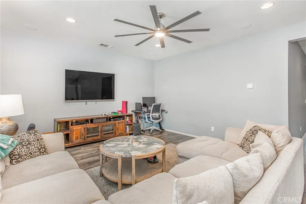 2461 E Colchester