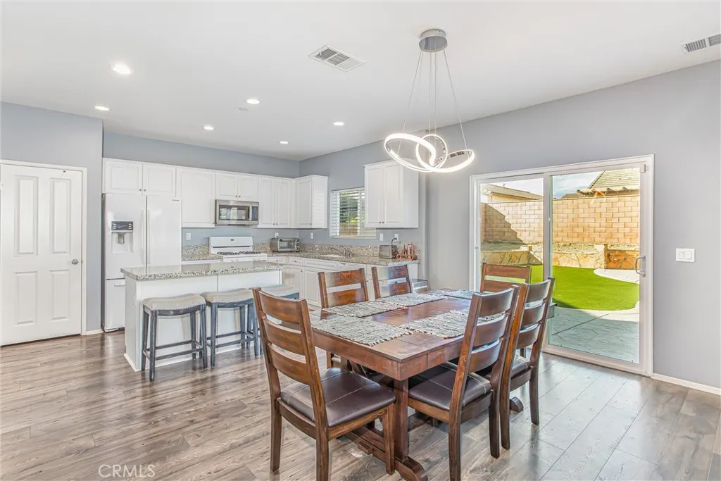2461 E Colchester