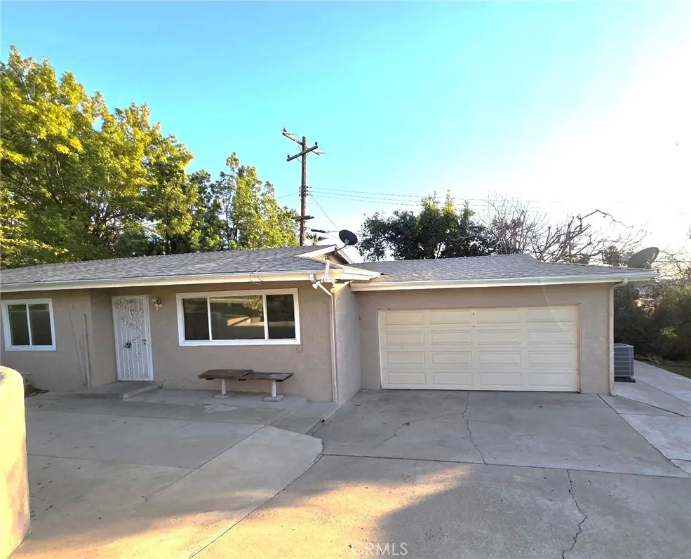 16060 Las Vecinas Drive