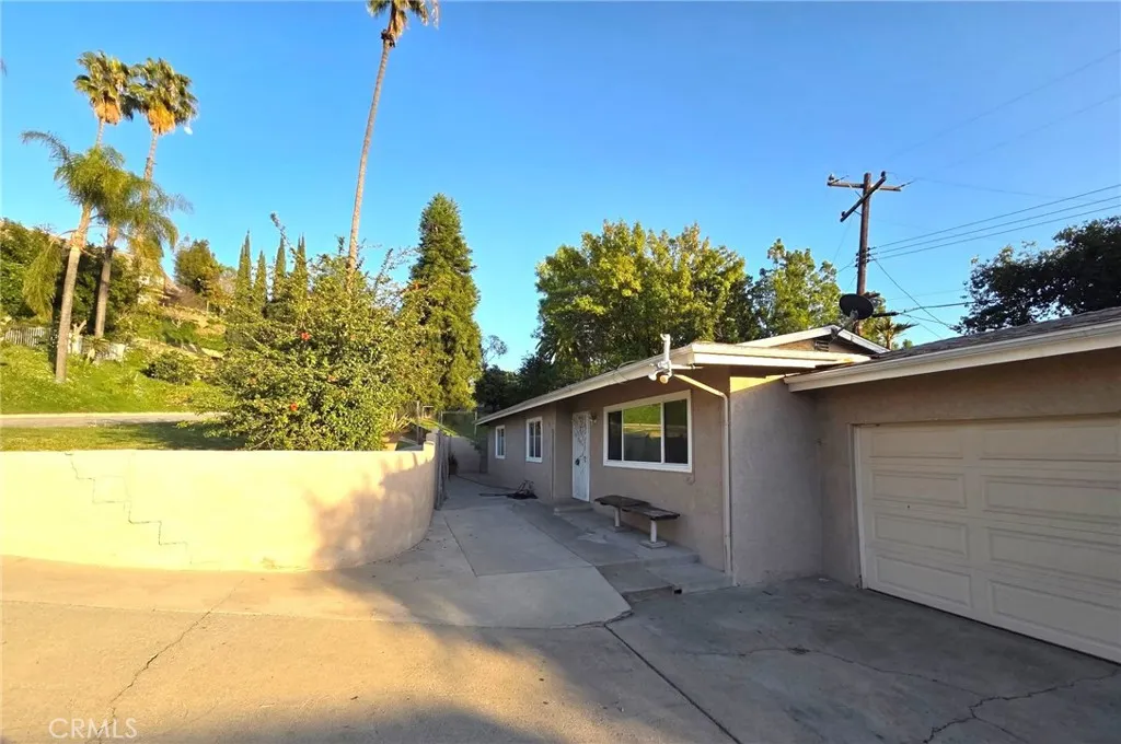 16060 Las Vecinas Drive