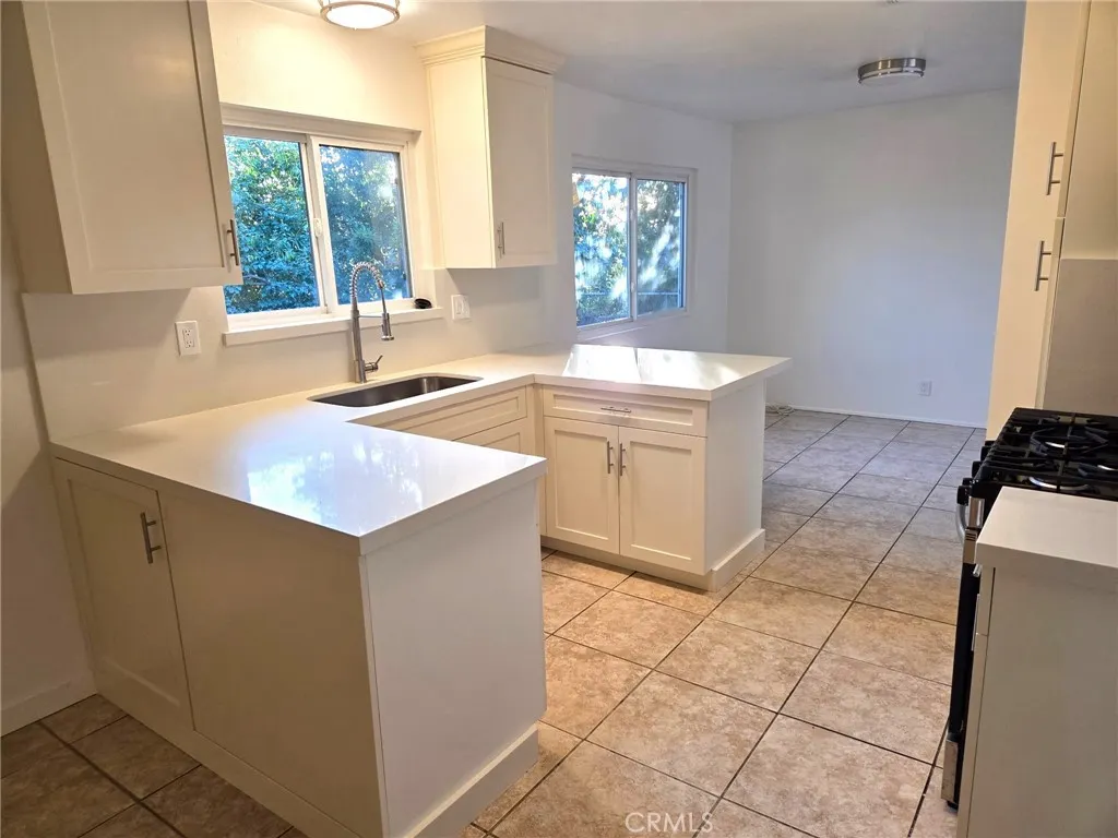 16060 Las Vecinas Drive