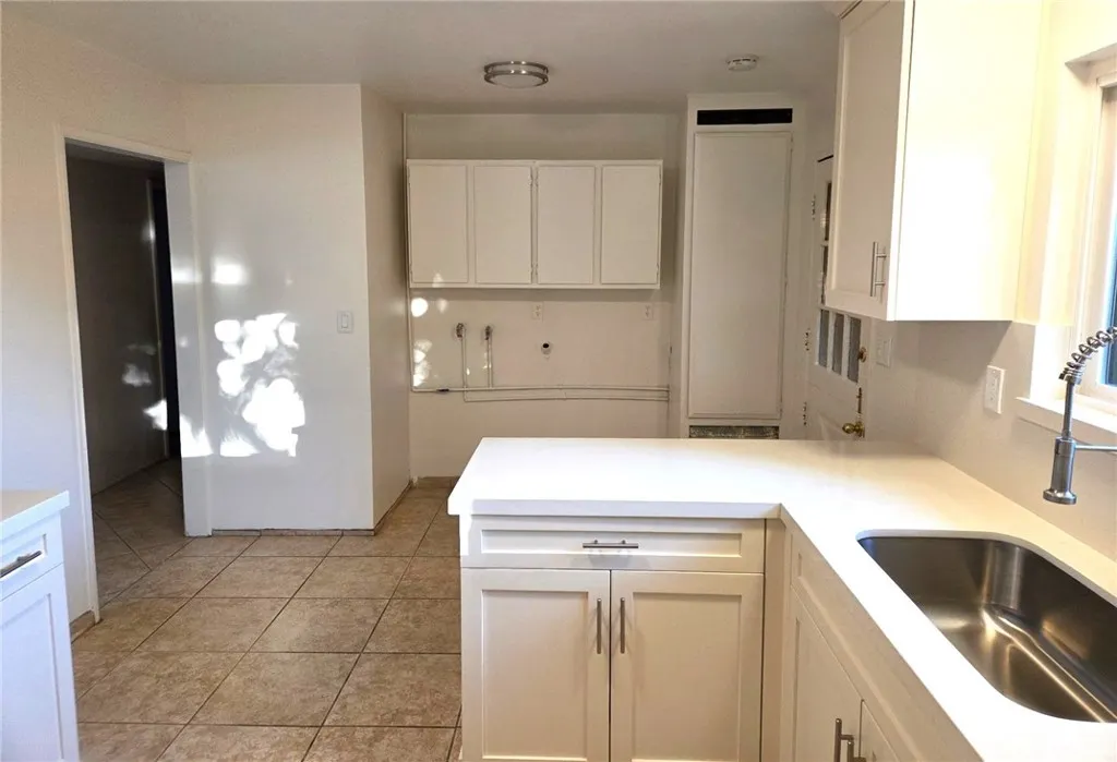 16060 Las Vecinas Drive
