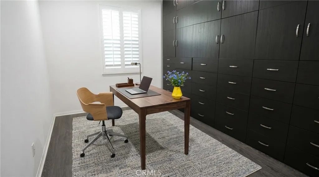 181 E Commercial