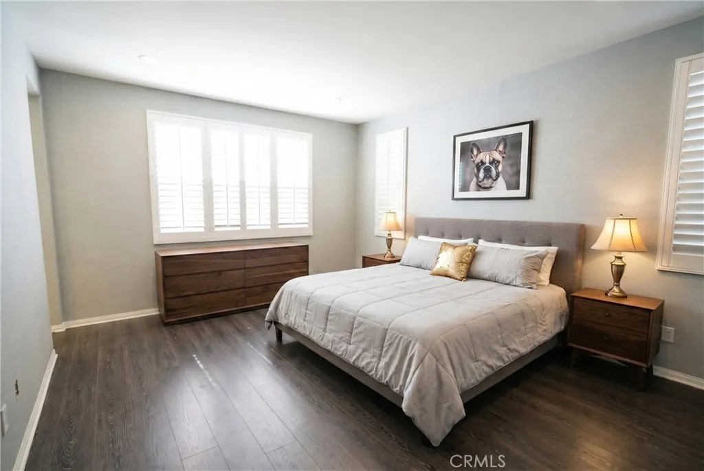 181 E Commercial