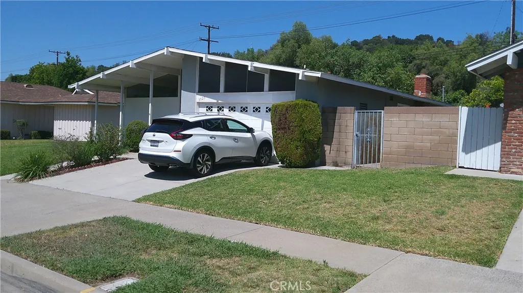 3525 Castle Rock