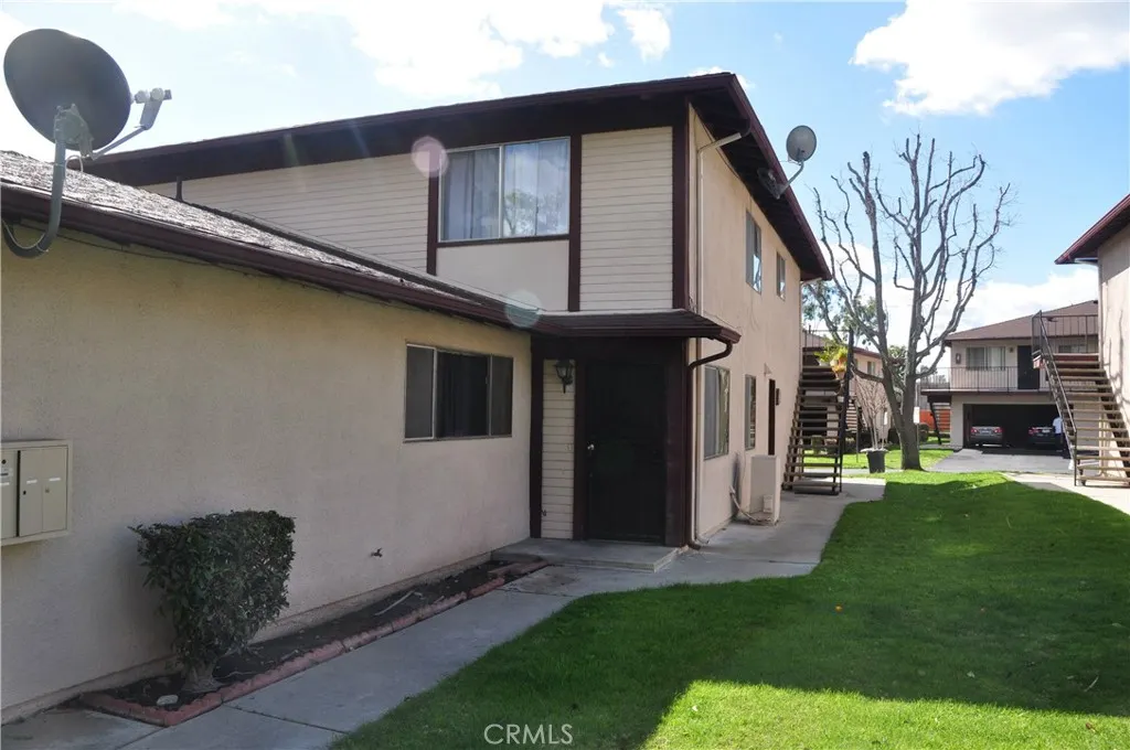 1102 W Calle Del Sol