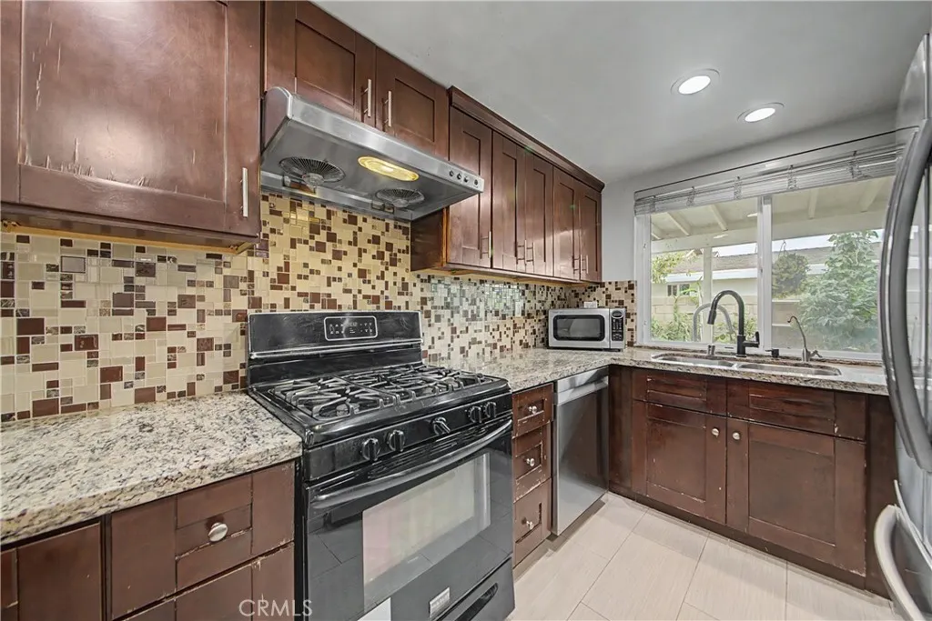 13038 Parkview