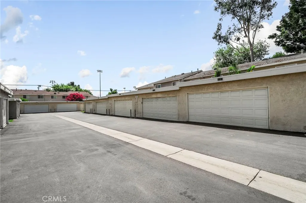1322 N Elderberry Avenue