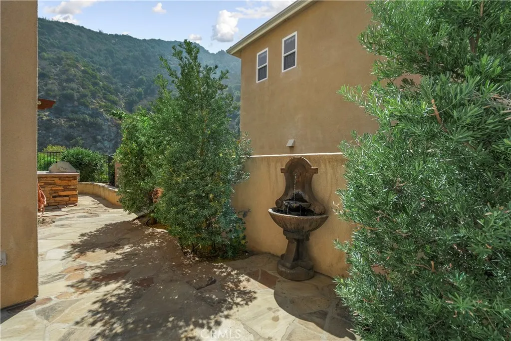 22 River Rock Court
