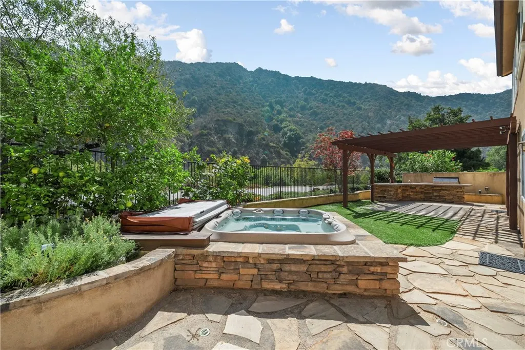 22 River Rock Court
